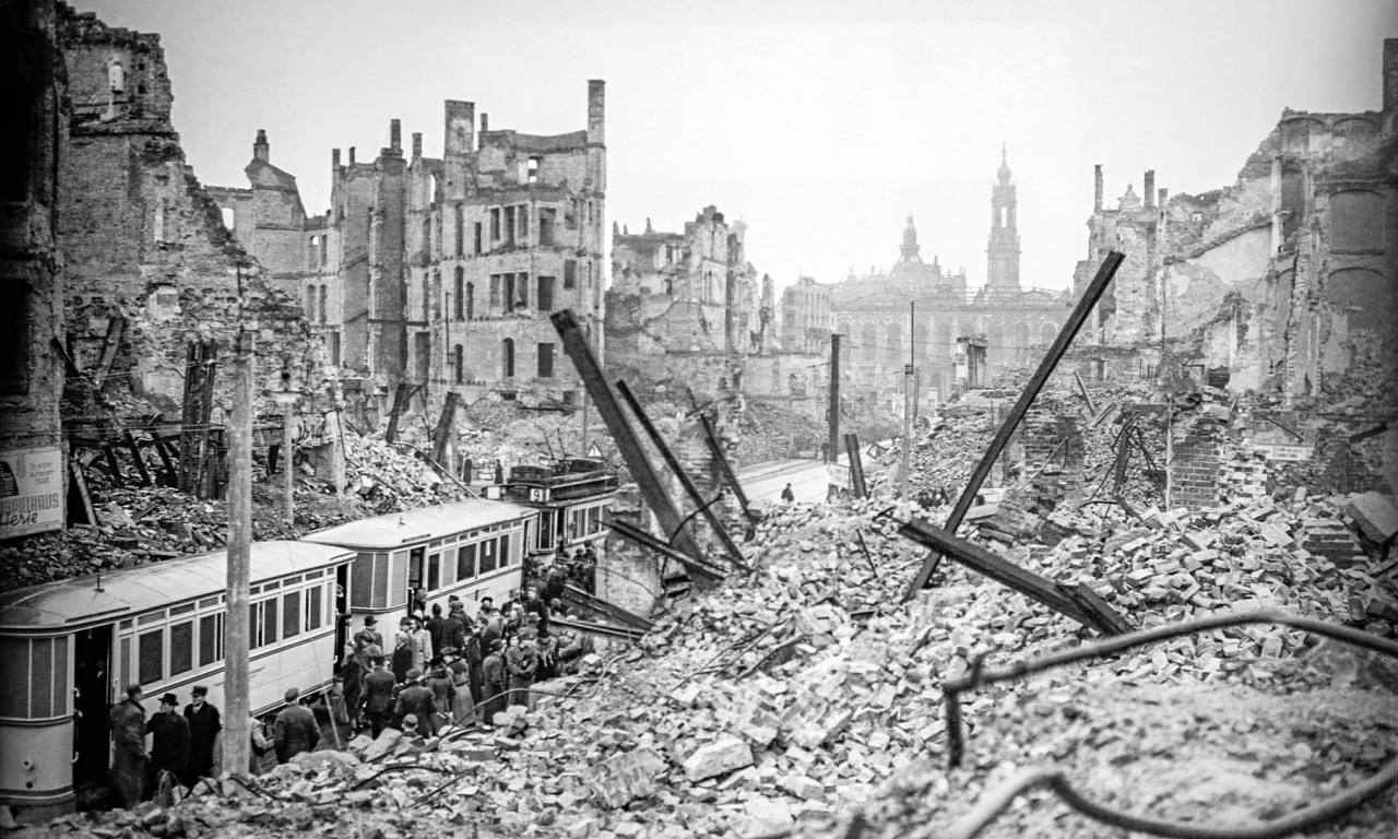 Город после бомбардировки