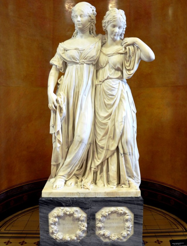 Скульптура «Кронпринцесса Луиза и принцесса Фридерика» Иоганна Готтфрида Шадова (1795 г.) 