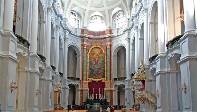 Кафедральный Католический собор Св. Троицы (Katholische Hofkirche)