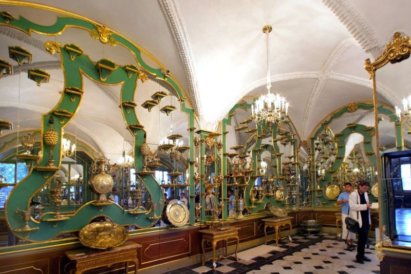 Музей Грюнес Гевёльбе (Grünes Gewölbe) или «Зелёные своды» в Дрездене