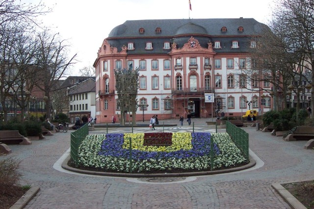 Центральная площадь Майнца – Schillerplatz