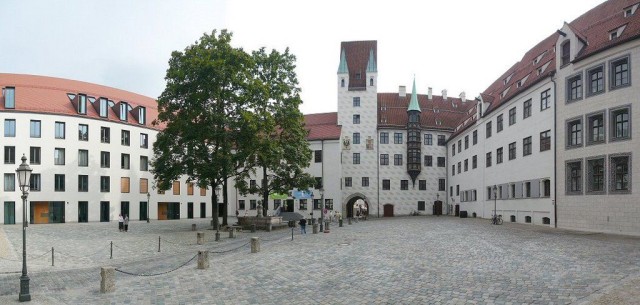 Старый Двор (Alter Hof)