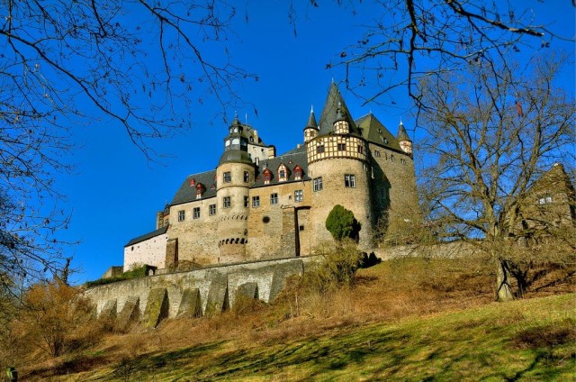 Замок Бюрресхайм (Schloss Bürresheim)