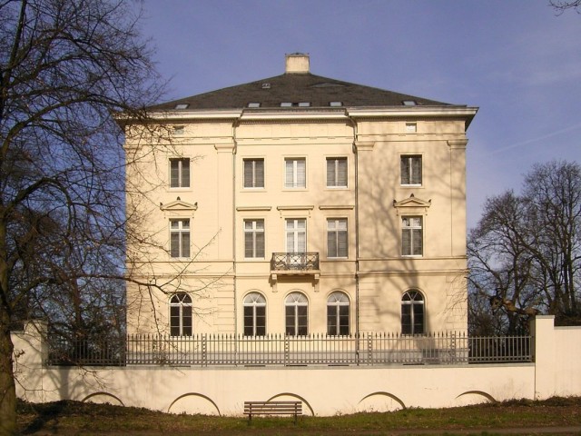 Замок Миккельн (Schloss Mickeln)