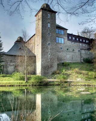 Замок Шнелленберг (Burg Schnellenberg)