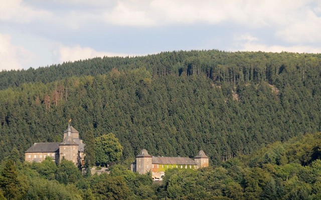 Замок Шнелленберг (Burg Schnellenberg)