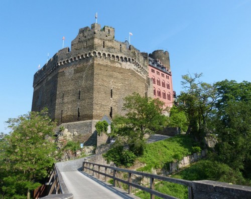 Замок Шёнбург (Schönburg)