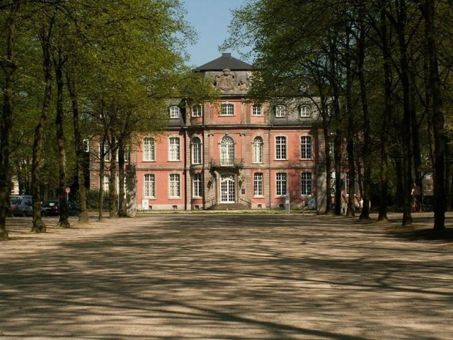 Замок Йегерхоф (Schloss Jägerhof)