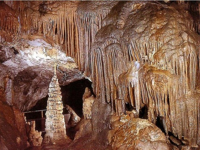 Сталактитая пещера Атта 
