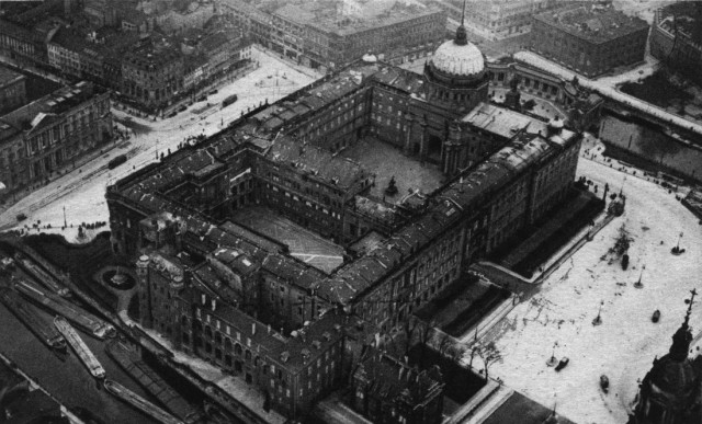 Вид на Берлинский Городской дворец (Berliner Stadtschloß) (1905-1925гг.)