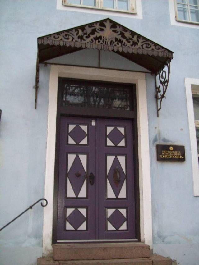 Входная дверь должна соответствовать статусу владельца дома
