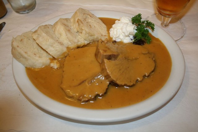 Маринованное мясо Sauerbraten
