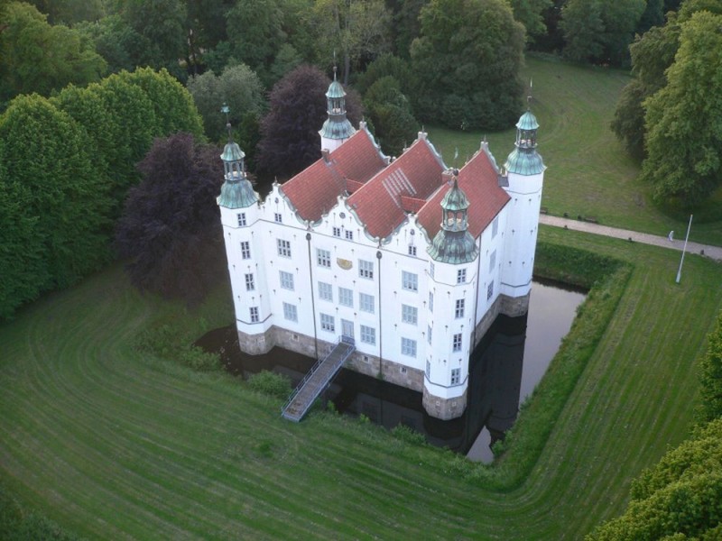 Замок Аренсбург (Schloss Ahrensburg)
