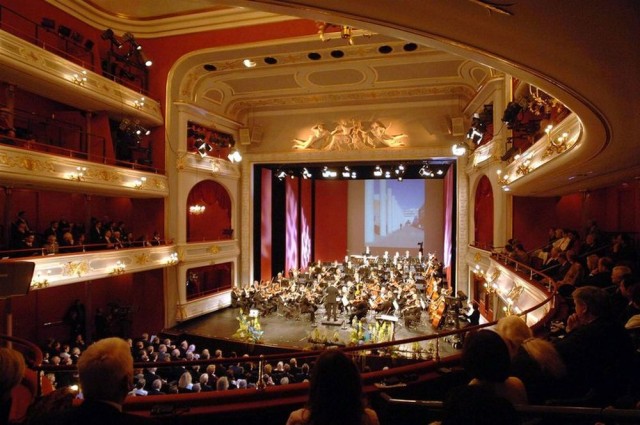 Государственный театр (Staatstheater)