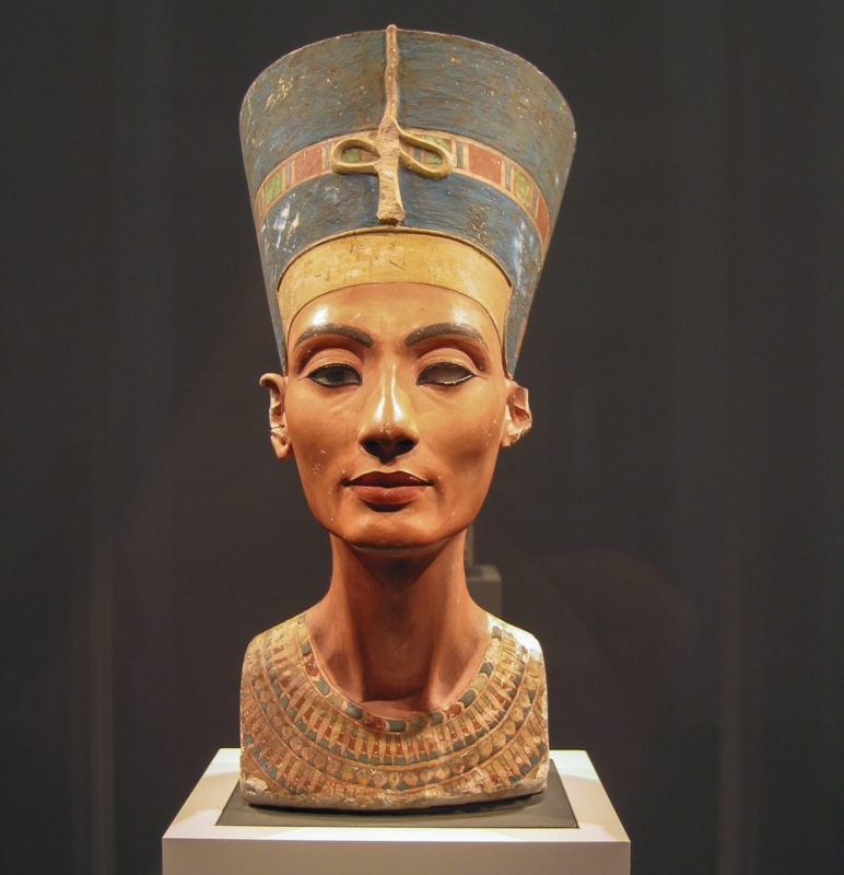 Бюст Нефертити (ок. 1338 г. до н. э.)