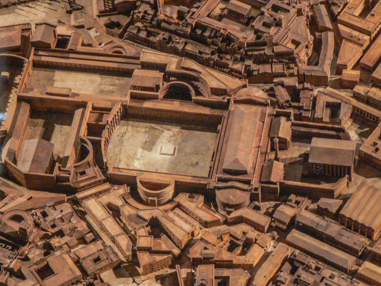 Реконструкция Форума Траяна в модели древнего Рима