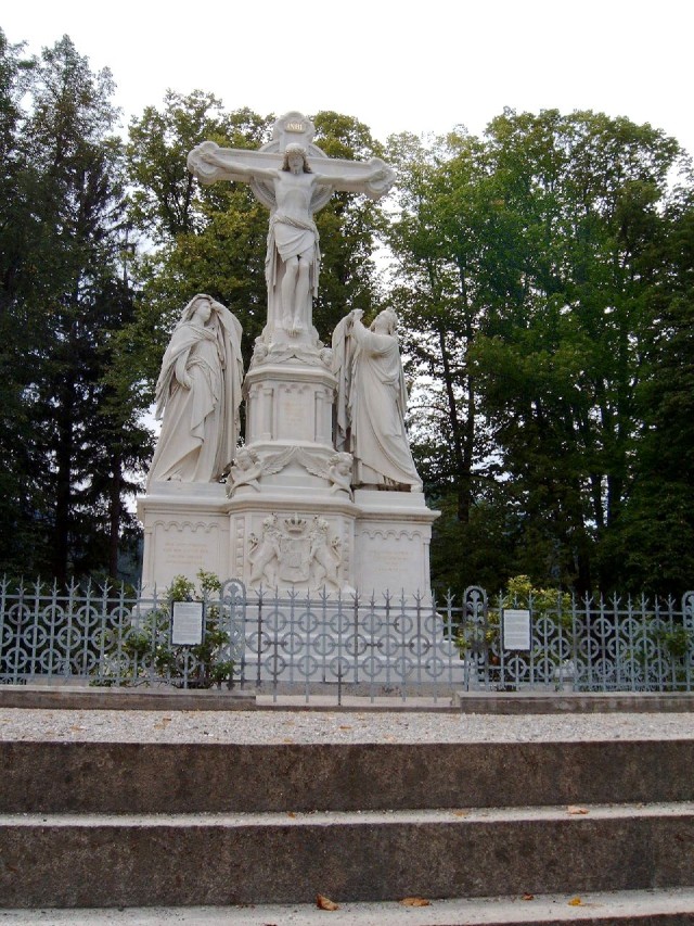 Крест с распятием (Kreuzigungsgruppe)