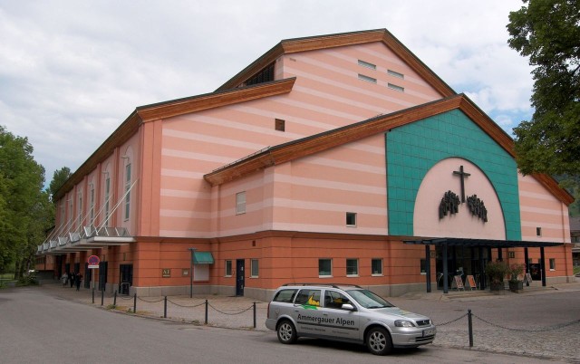 Театр  Пассионшпиль (Passionspielhaus)