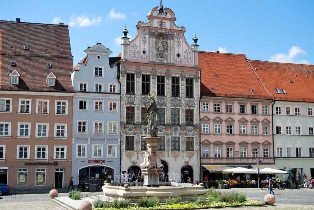 Старая ратуша (Alte Rathaus) на Главной площади (Hauptplatz)