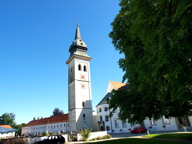 Церковь Рождества Богородицы (Pfarrkirche Mariä Geburt)