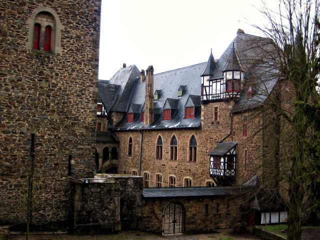 Замок Бург (Schloss Burg)