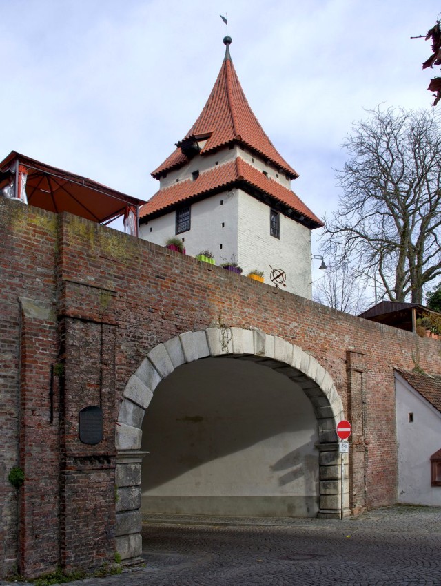 Башня Зеельтурм и ворота Цундельтор 