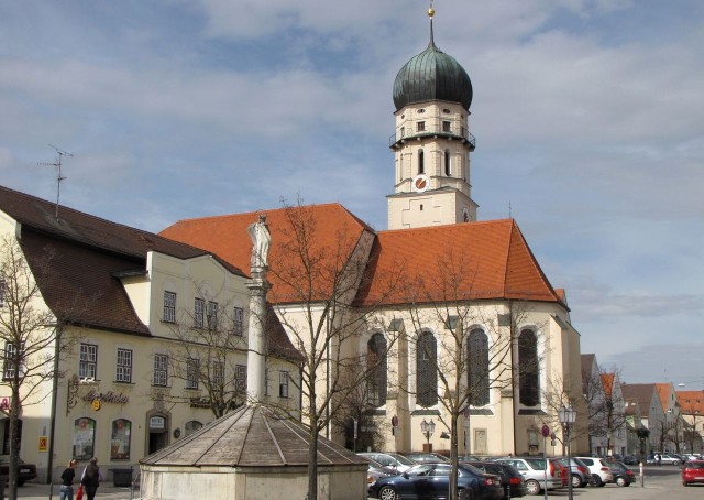 Приходская католическая церковь Успения (Stadtpfarrkirche Mariae Himmelfahrt) 