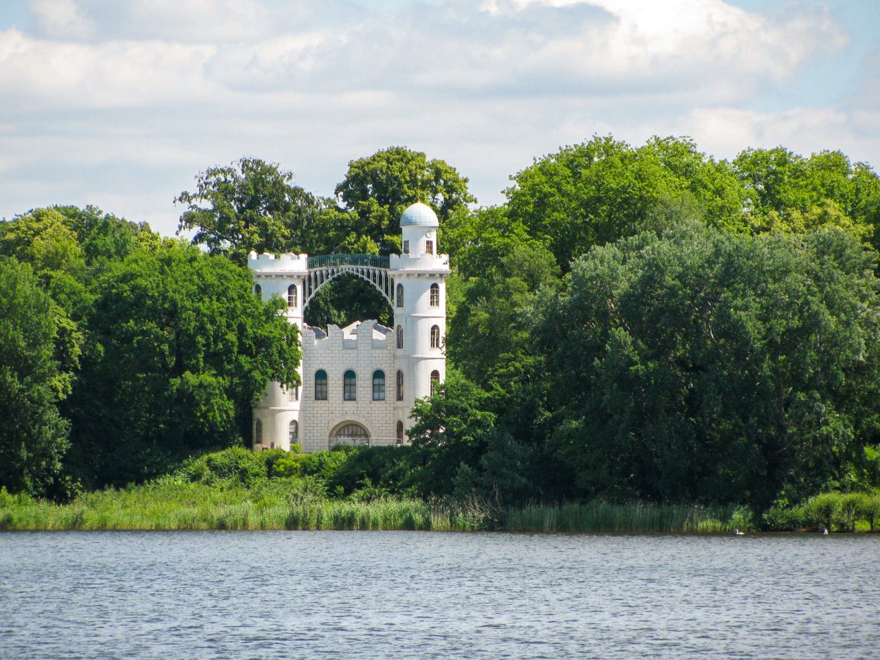 Вид на дворец с реки