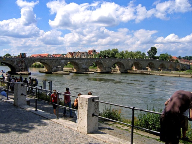 Каменный мост (Steinerne Brücke)
