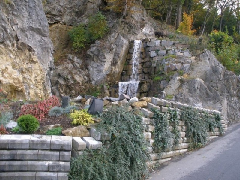 Водопад рядом с пещерой Атта