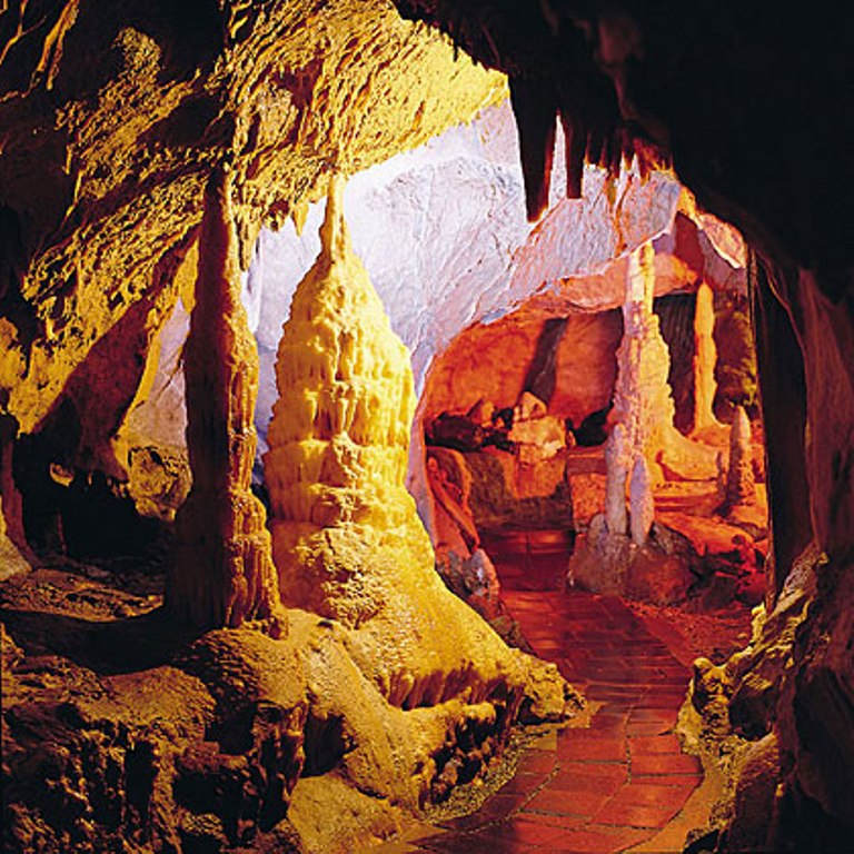 Сталактитовая пещера Атта
