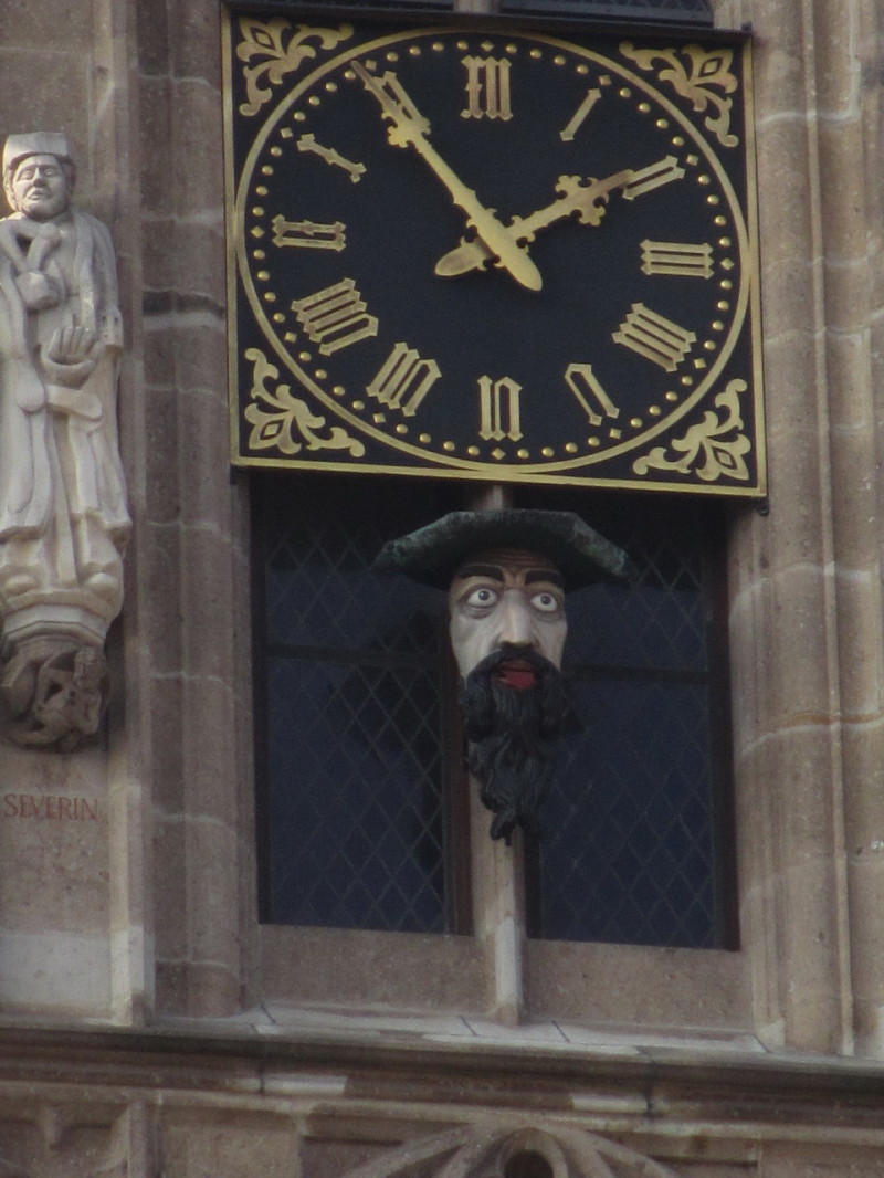 Часы на кельнской ратуше