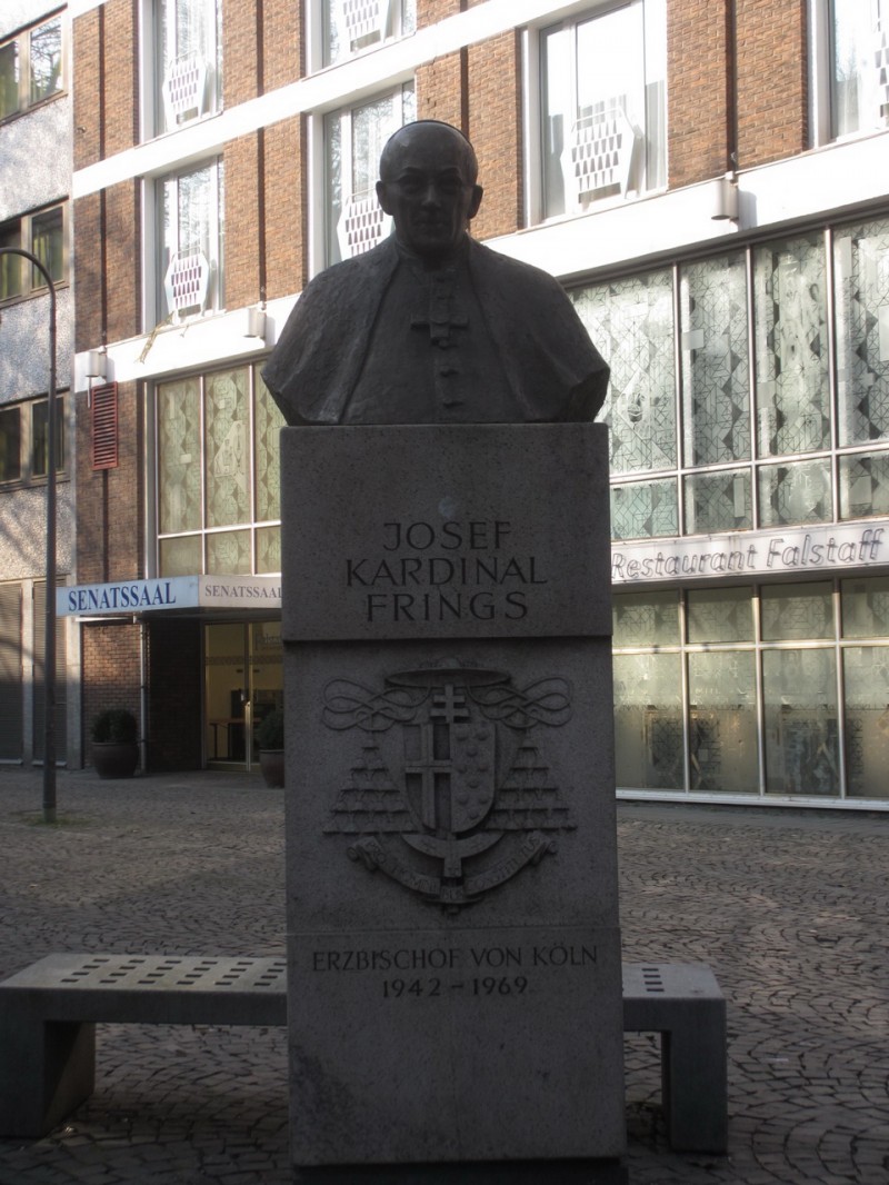 Памятник кардиналу Иозефу Фрингсу
