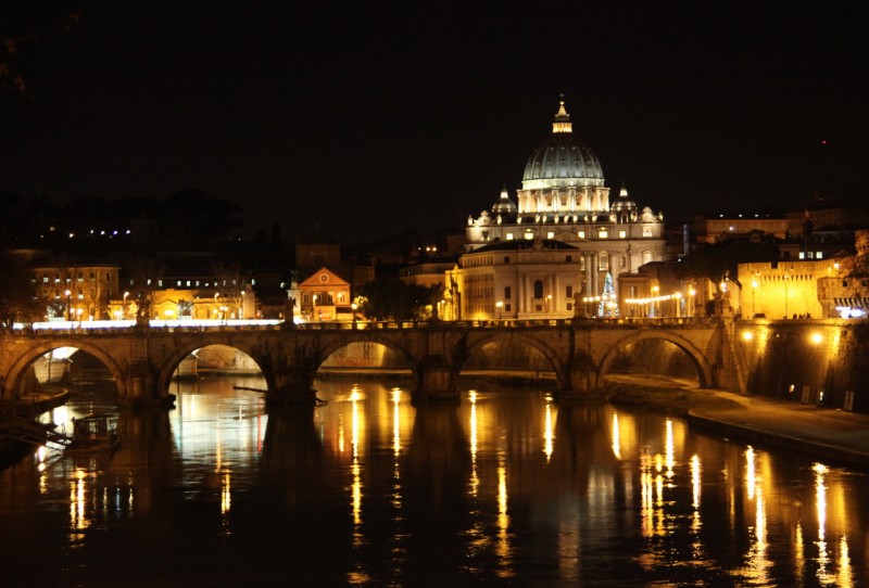 Мост Умберто I и вечерний вид на Ватикан со стороны Тибра