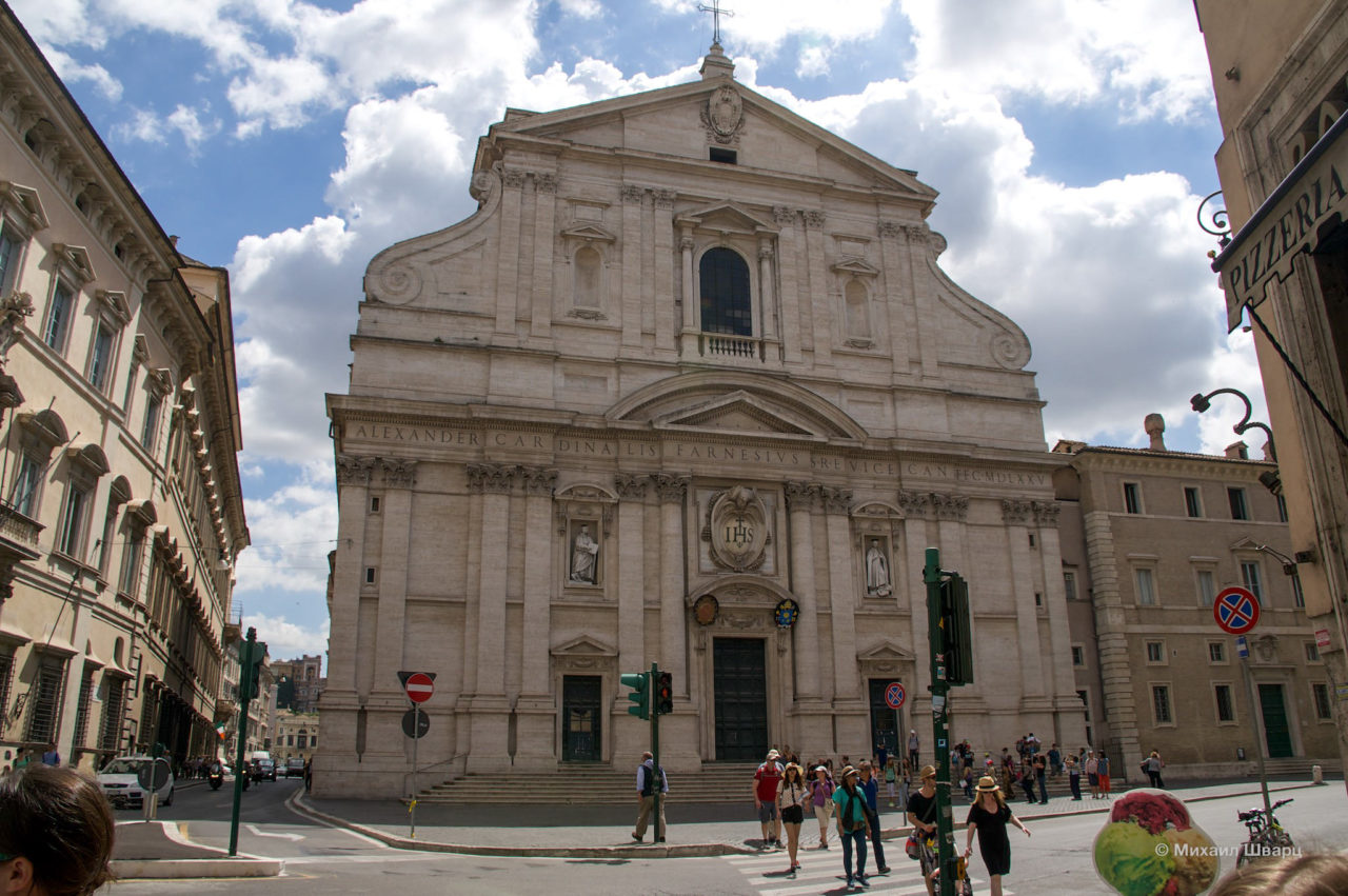 Церковь Иль-Джезу – храм Ордена иезуитов в центре Рима