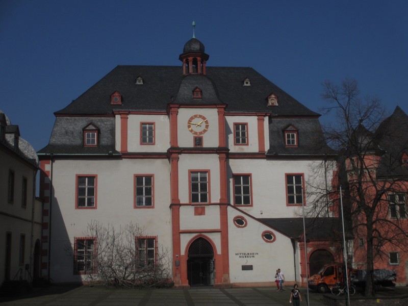 Здание музея Среднего Рейна в Кобленце