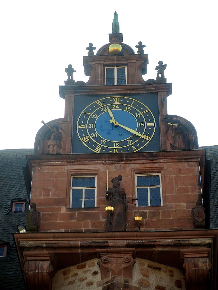 Часы на ратуше Марбурга