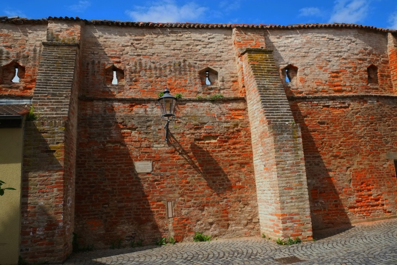 Средневековые городские стены