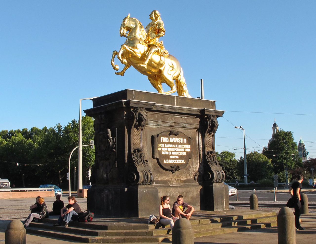 Статуя Августа Сильного на площади