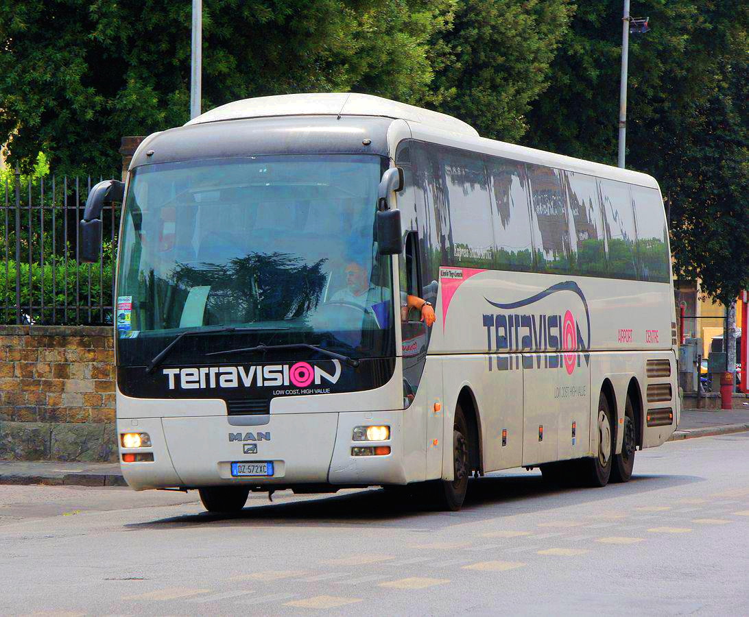 Автобус из аэропорта Бергамо едет в Милан