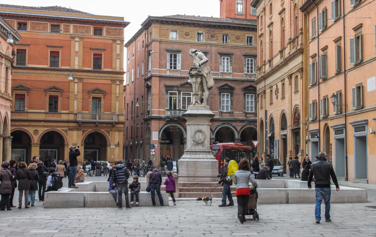 Площадь Гальвани (Piazza Galvani)