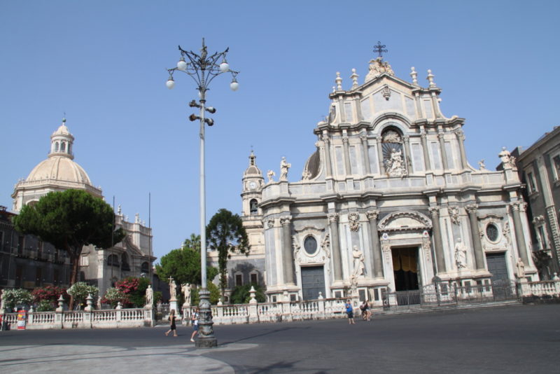 Главный собор Катании посвящен покровительнице города - святой Агате