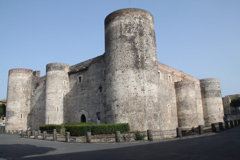 Крепость Урсино (Castello Ursino) в Катании